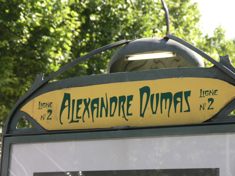 Alexandre Dumas Metro sign_close-up